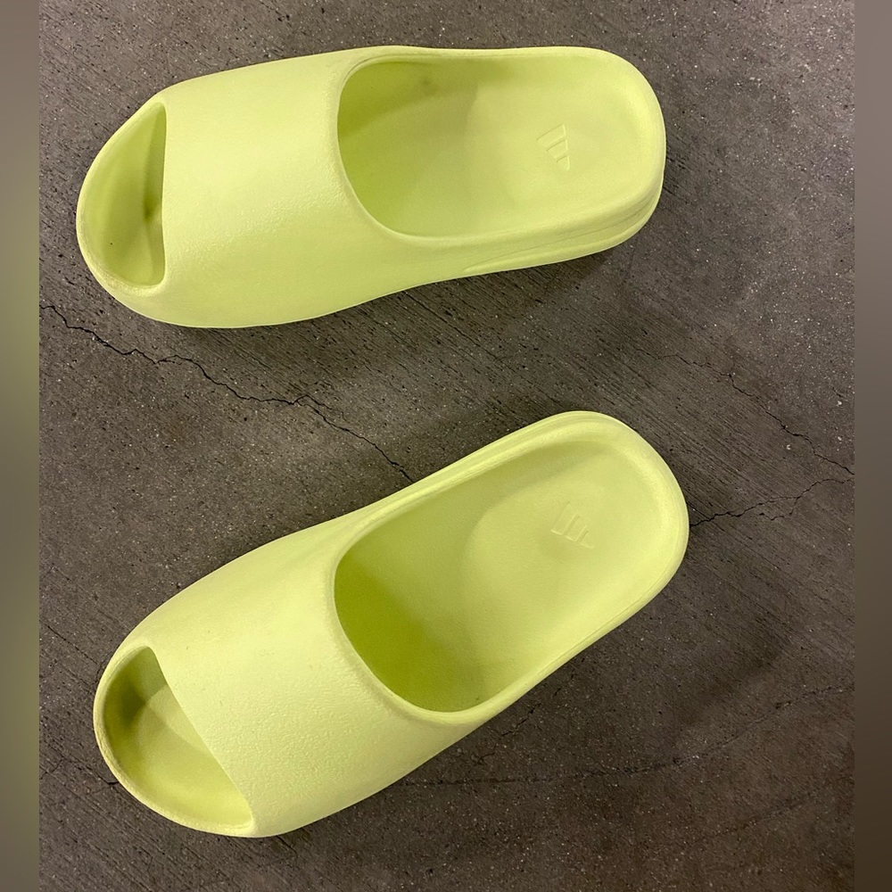 Yeezy Slides Highlight Yellow - Picture 4 of 6